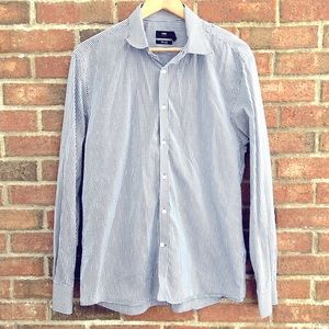 EUC H&M slim fit dress shirt. Men’s Large. Blue minicheck